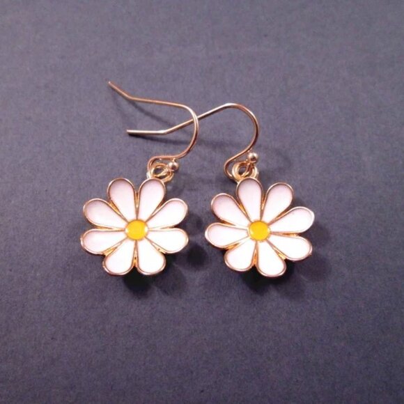 2/$8 or 4/$12~Daisy Earrings - Picture 1 of 3